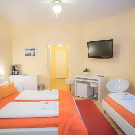 City Guesthouse Pension Berlin Maison d'hôtes 2*