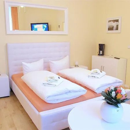 City Guesthouse Pension Berlin Affittacamere 2*