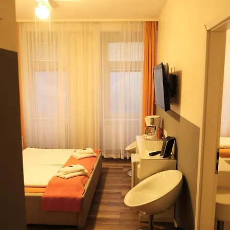 City Guesthouse Pension Berlin 2*