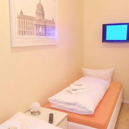 City Guesthouse Pension Berlin 2* Berlino