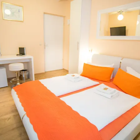 City Guesthouse Pension Berlin 2* Berlino