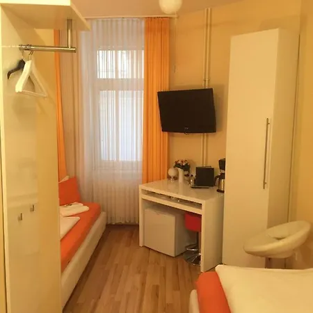 City Guesthouse Pension Berlin Guest house 2*