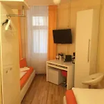City Guesthouse Pension Berlin Affittacamere 2*